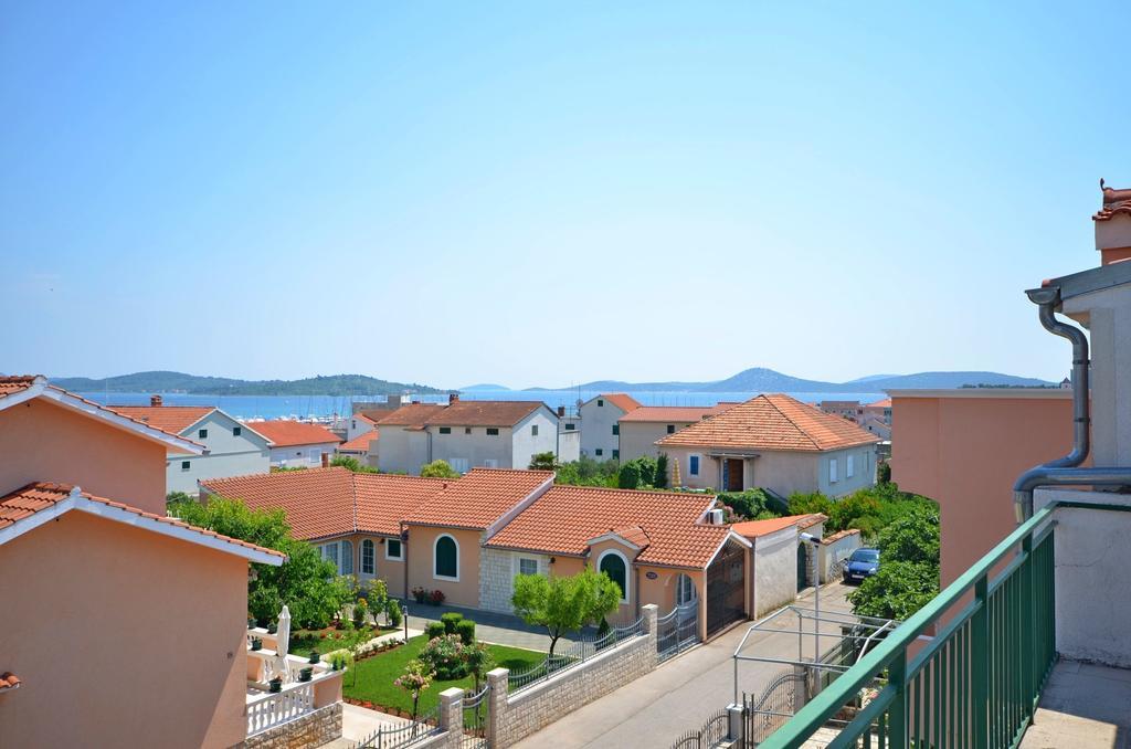 Apartments And Room Zinka Vodice Exterior foto